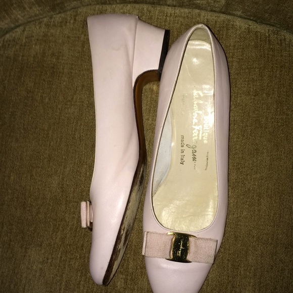 Ballerina styled bow shoes by Ferragamo - Picture 7 of 7